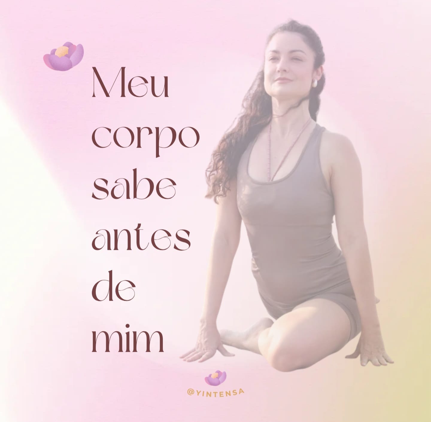 Facilitadora da Yintensa em um espaço claro e acolhedor
